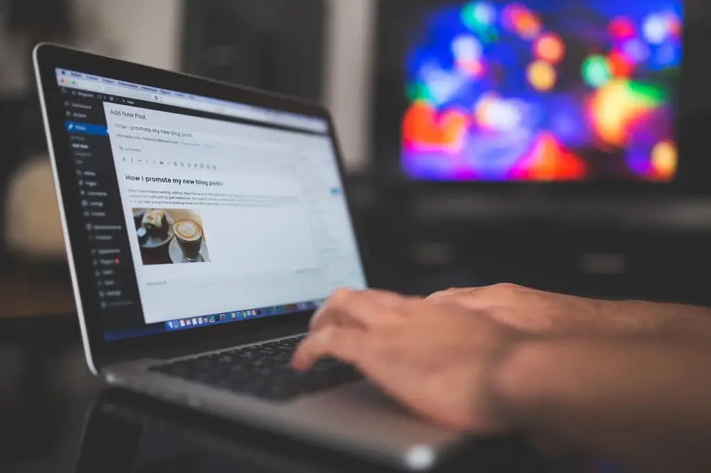 Laptop displaying WordPress caching plugin comparison on monitor